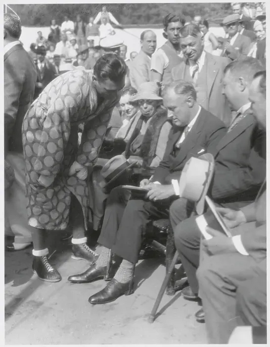 Framed Print : Franklin Roosevelt Signing an Autograph Framed Print : Franklin Roosevelt Signing an Autograph