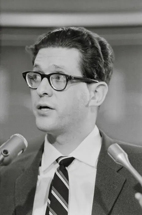 Framed Print : Frederic Pryor Speaking to Press on His Release from Germany Framed Print : Frederic Pryor Speaking to Press on His Release from Germany
