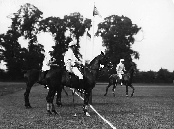 Free Hit. circa 1908: A free hit during a polo match at Ranelagh