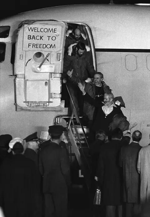 Framed Print : Freed American Hostages Cheer as they Return From Iran Framed Print : Freed American Hostages Cheer as they Return From Iran