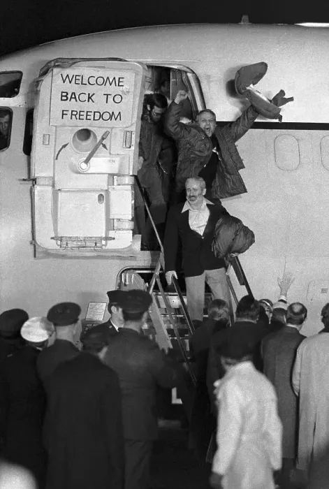 Framed Print : Freed American Hostages Cheer as they Return From Iran Framed Print : Freed American Hostages Cheer as they Return From Iran