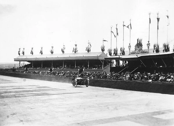 French Grand Prix. 13th July 1913: Morgan MacMinnies passes the grandstand