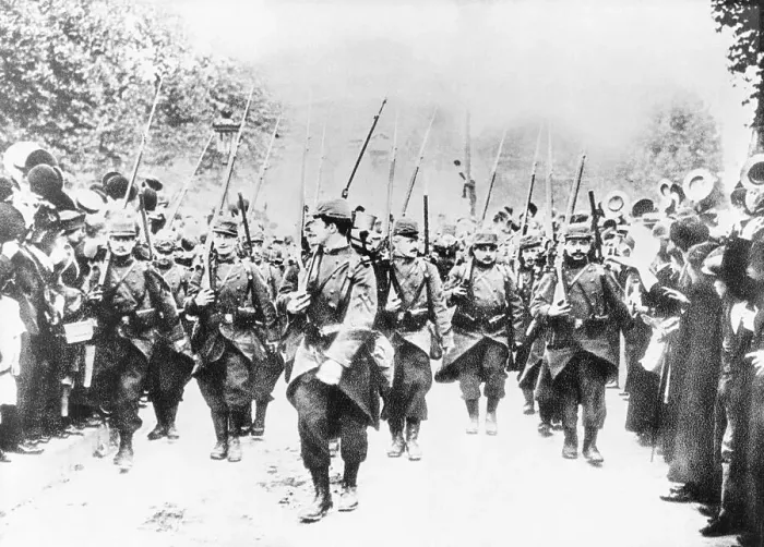 Framed Print : French Soldiers Approaching Front Line Framed Print : French Soldiers Approaching Front Line