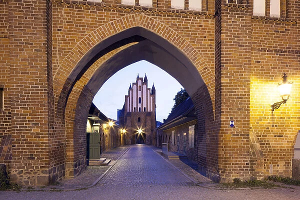 Friedlander Tor, inner and outer gate, city gate of the medieval fortifications, Four Gates City, Neubrandenburg, Mecklenburg-Western Pomerania, Germany