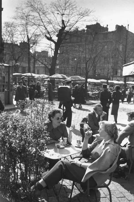 Framed Print : Friends. 1951: Two women having a glass of wine and a coffee at a pavement cafe in Paris Framed Print : Friends. 1951: Two women having a glass of wine and a coffee at a pavement cafe in Paris