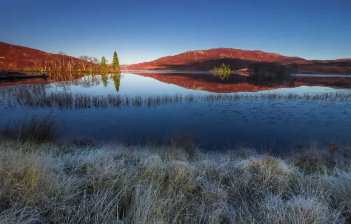 Framed Print : Frosty Loch Tarff Framed Print : Frosty Loch Tarff
