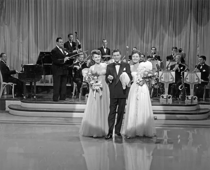 Framed Print : F.Sinatra, Women In Musical Number / Film Framed Print : F.Sinatra, Women In Musical Number / Film