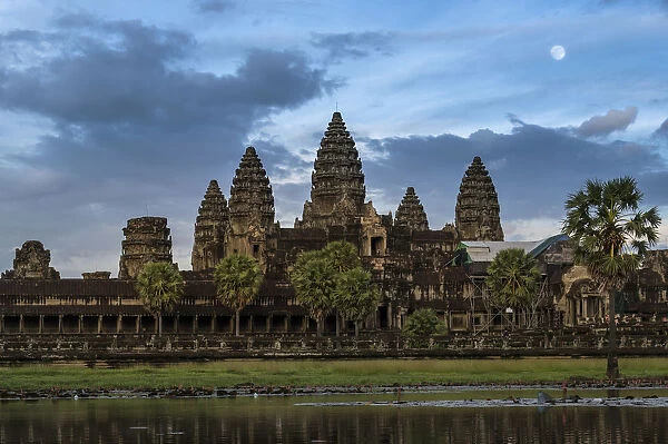 Fullmoon at Angkor Wat