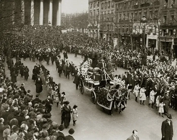 Framed Print : Funeral Procession of Actress Sarah Bernhardt