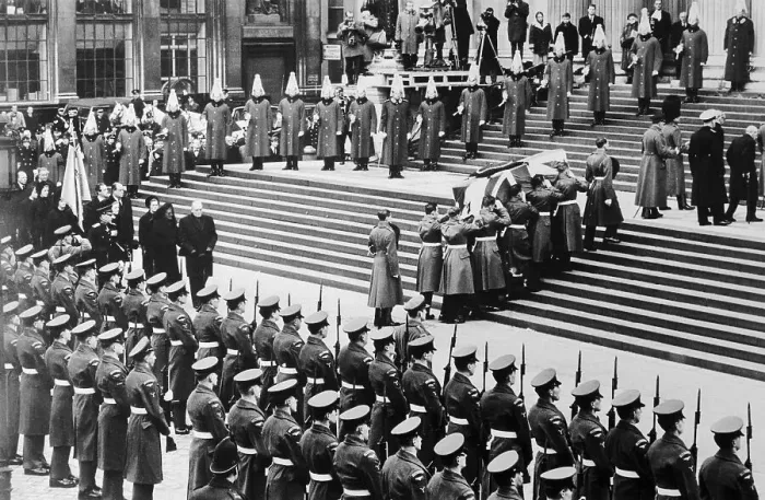 Framed Print : Funeral of Sir Winston Churchill Framed Print : Funeral of Sir Winston Churchill