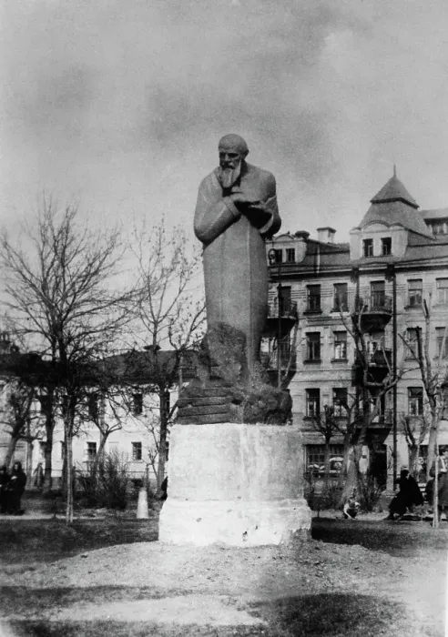 Framed Print : Fyodor Dostoevsky Monument, Moscow, Soviet Union Framed Print : Fyodor Dostoevsky Monument, Moscow, Soviet Union