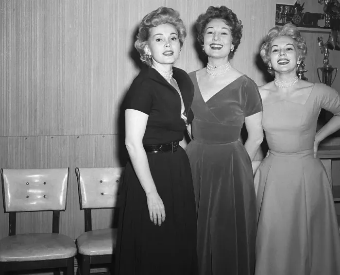 Framed Print : The Gabor Sisters Posing Together Framed Print : The Gabor Sisters Posing Together