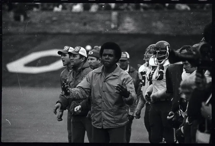 Framed Print : Gale Sayers Cheering on the Sidelines Framed Print : Gale Sayers Cheering on the Sidelines