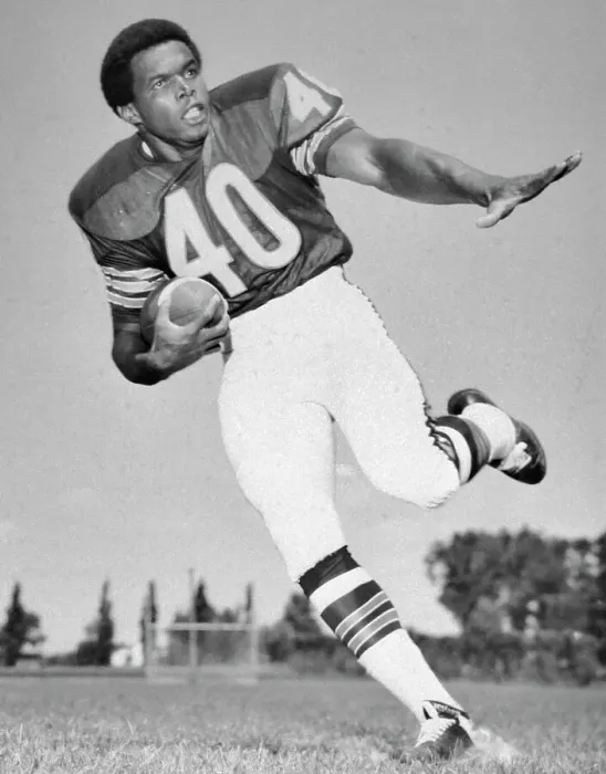 Framed Print : Gale Sayers of the Chicago Bears Making a Running Catch Framed Print : Gale Sayers of the Chicago Bears Making a Running Catch