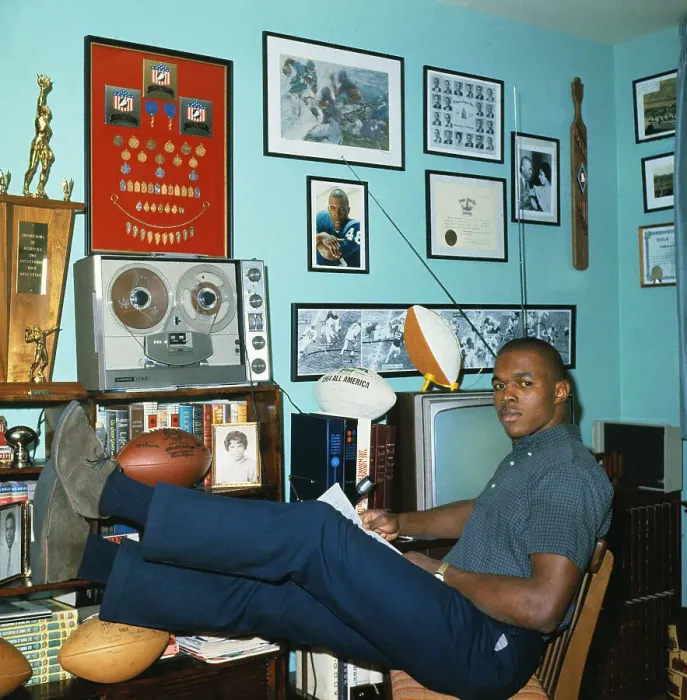 Framed Print : Gale Sayers at Home Framed Print : Gale Sayers at Home