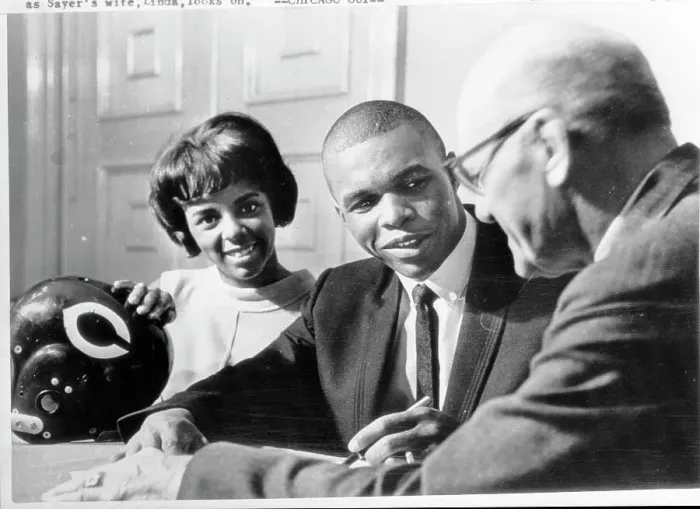Framed Print : Gale Sayers Signs on as a Chicago Bear Framed Print : Gale Sayers Signs on as a Chicago Bear