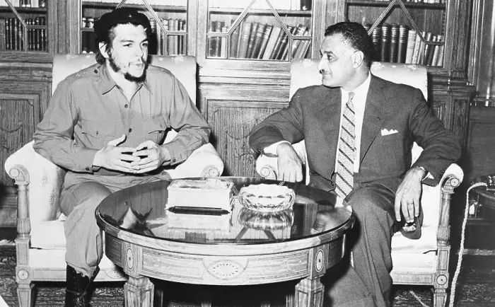 Framed Print : Gamal Abdel Nasser Meeting with Ernesto Guevara Framed Print : Gamal Abdel Nasser Meeting with Ernesto Guevara