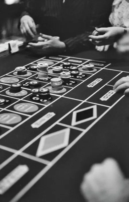 Framed Print : Gamblers In Las Vegas