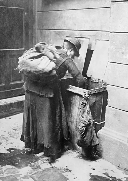Framed Print : Garbage Picker in 1922 Berlin