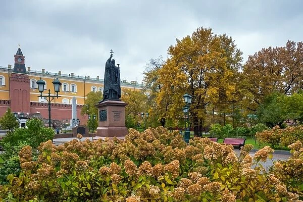 The garden behide Kremlin palace in autumn season, Moscow