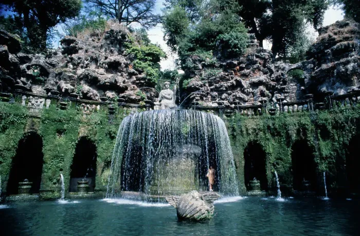 Framed Print : Gardens and Fountain at Villa Este Framed Print : Gardens and Fountain at Villa Este