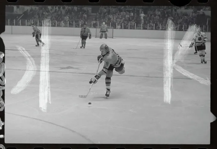 Framed Print : Garry Unger Playing Hockey Framed Print : Garry Unger Playing Hockey