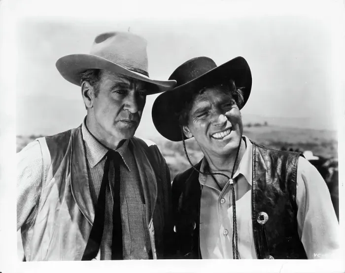 Framed Print : Gary Cooper and Burt Lancaster In Vera Cruz