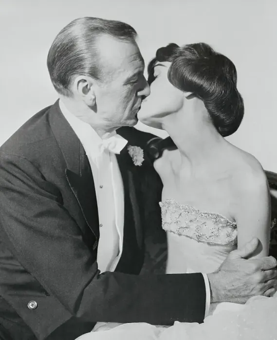 Framed Print : Gary Cooper Kissing Audrey Hepburn in Love in the Afternoon Framed Print : Gary Cooper Kissing Audrey Hepburn in Love in the Afternoon