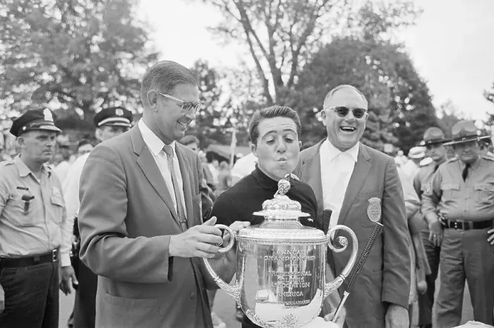 Framed Print : Gary Player Kissing Trophy Framed Print : Gary Player Kissing Trophy