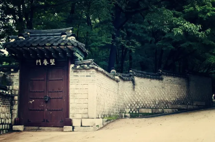 Framed Print : Gate near Rear Garden at Changdeok Palace Framed Print : Gate near Rear Garden at Changdeok Palace