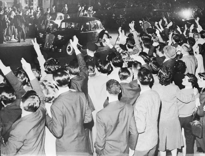 Framed Print : De Gaulle set to take over Framed Print : De Gaulle set to take over