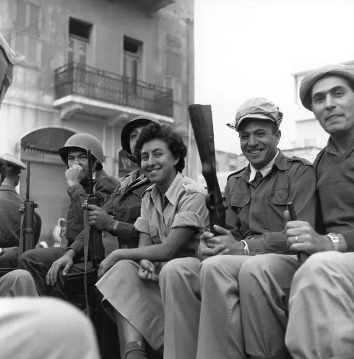 Framed Print : Gaza Army. 12th November 1956: Members of the Israeli military in Gaza Framed Print : Gaza Army. 12th November 1956: Members of the Israeli military in Gaza