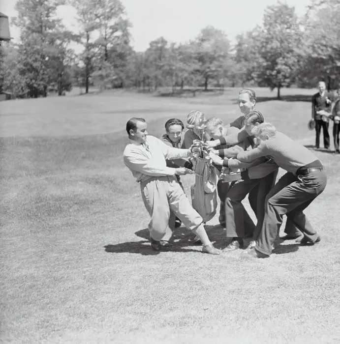 Framed Print : Gene Sarazen Fighting with Caddies Framed Print : Gene Sarazen Fighting with Caddies