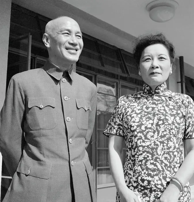 Framed Print : General Chiang Kai-shek and Wife Framed Print : General Chiang Kai-shek and Wife