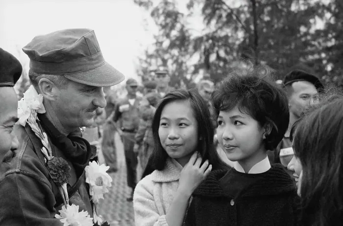 Framed Print : General Greeted By Vietnamese Women at Da Nang Framed Print : General Greeted By Vietnamese Women at Da Nang