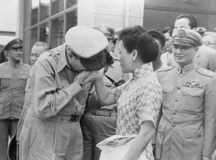 Framed Print : General MacArthur Kisses Madame Chiang Kai-Shek Framed Print : General MacArthur Kisses Madame Chiang Kai-Shek