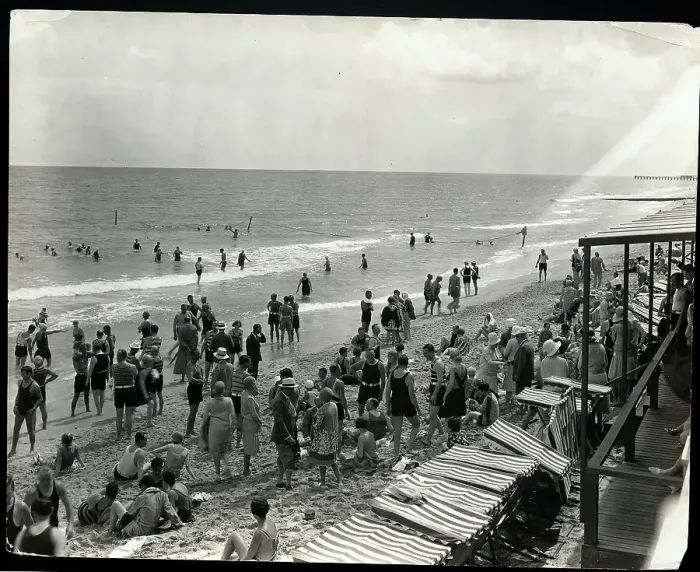 Framed Print : General View Of Bathers At Palm Beach Framed Print : General View Of Bathers At Palm Beach