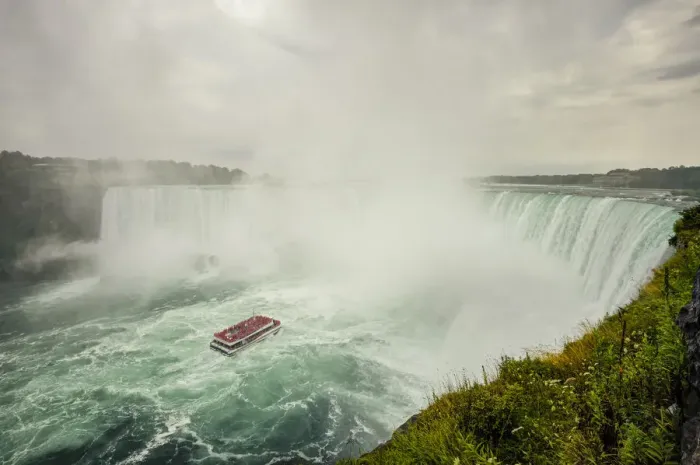 Framed Print : A general view of Niagara Falls Canadian horseshoe falls Framed Print : A general view of Niagara Falls Canadian horseshoe falls