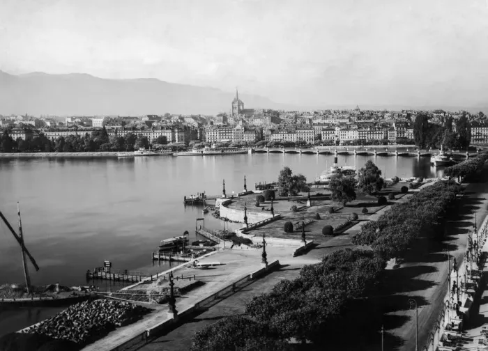 Framed Print : Geneva. A view over Geneva in Switzerland, from the Quai du Mont Blanc Framed Print : Geneva. A view over Geneva in Switzerland, from the Quai du Mont Blanc