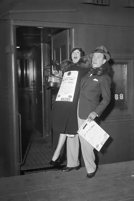 Framed Print : George Burns and Gracie Allen Arriving Together Framed Print : George Burns and Gracie Allen Arriving Together