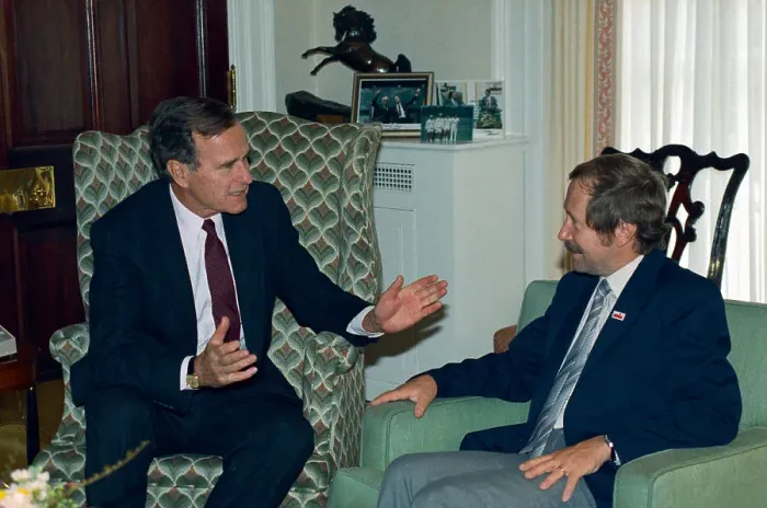 Framed Print : George Bush and Janusz Onyszkiewicz Conversing Framed Print : George Bush and Janusz Onyszkiewicz Conversing