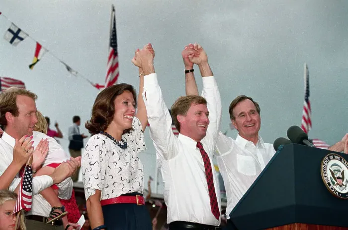 Framed Print : George Bush Names Dan Quayle as Running Mate Framed Print : George Bush Names Dan Quayle as Running Mate