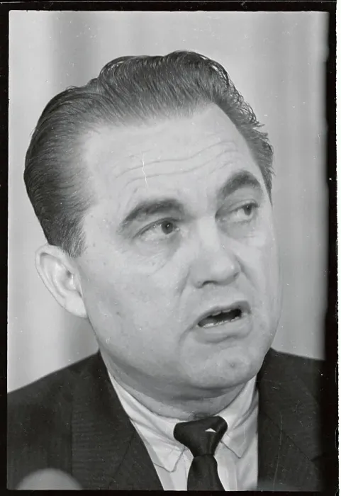 : George C. Wallace Speaking on Set : George C. Wallace Speaking on Set