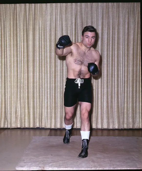 Framed Print : George Chuvalo in Fighting Pose Framed Print : George Chuvalo in Fighting Pose