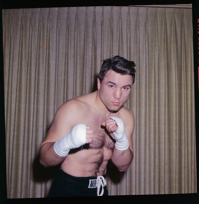 Framed Print : George Chuvalo in Fighting Pose Framed Print : George Chuvalo in Fighting Pose