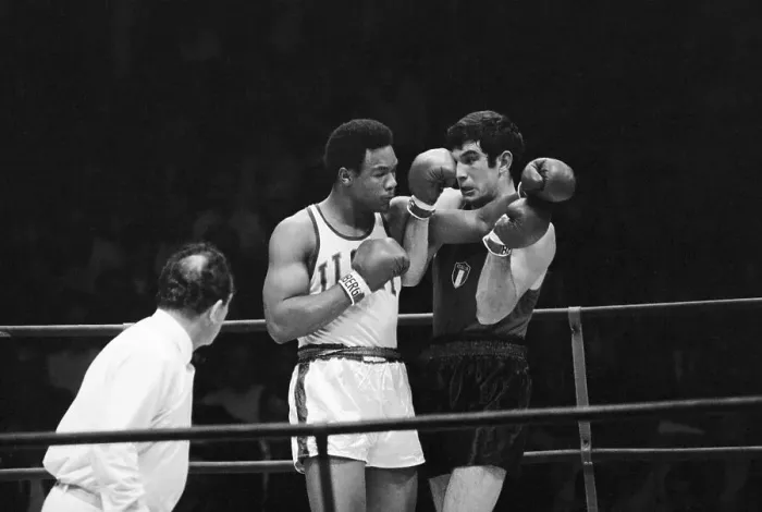 Framed Print : George Foreman and Georgie Bambini During Olympic Match Framed Print : George Foreman and Georgie Bambini During Olympic Match