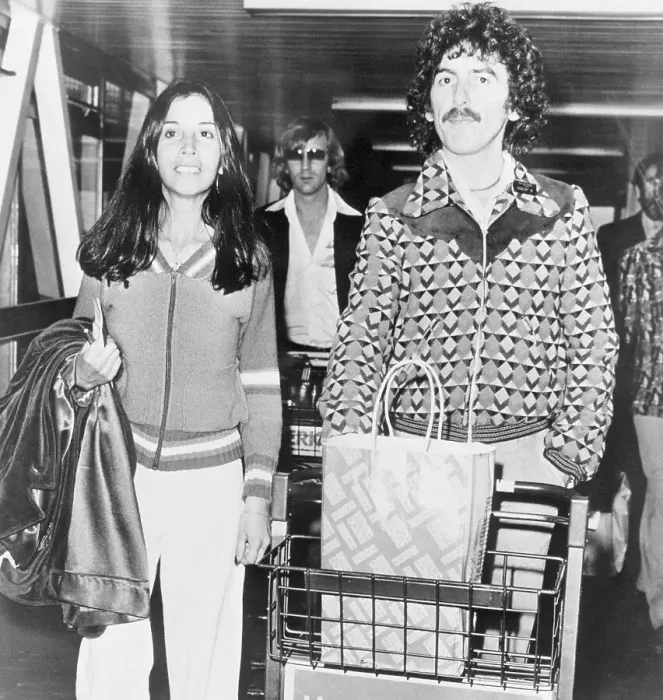 Framed Print : George Harrison and New Wife with Cart Framed Print : George Harrison and New Wife with Cart