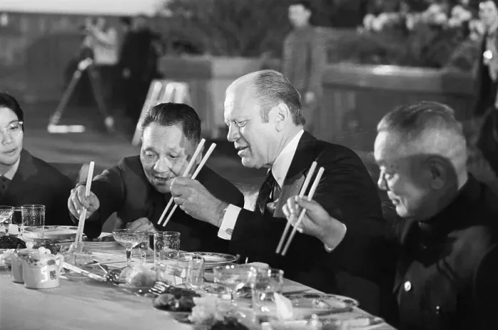 Framed Print : Gerald Ford and Deng Xiaoping Eating Dinner