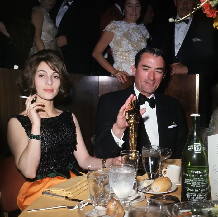Framed Print : Gergory Peck with Wife and Oscar Award Framed Print : Gergory Peck with Wife and Oscar Award