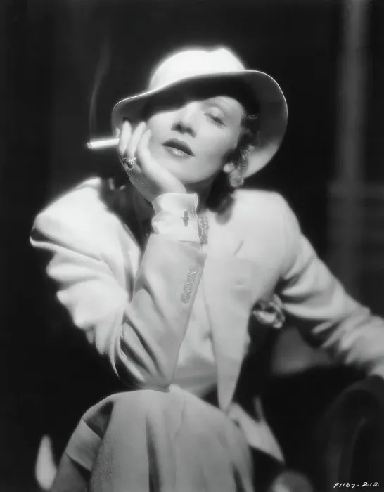 Framed Print : German Actress Marlene Dietrich Framed Print : German Actress Marlene Dietrich